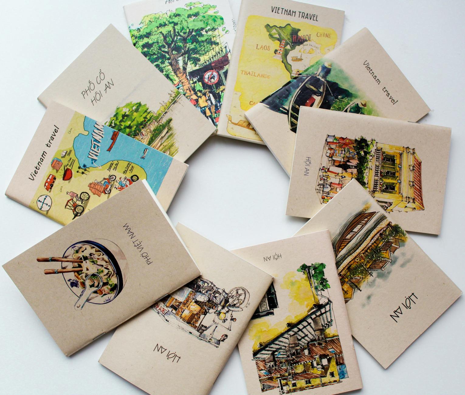 Kolorowe przewodniki i ilustracje atrakcji turystycznych w Wietnamie